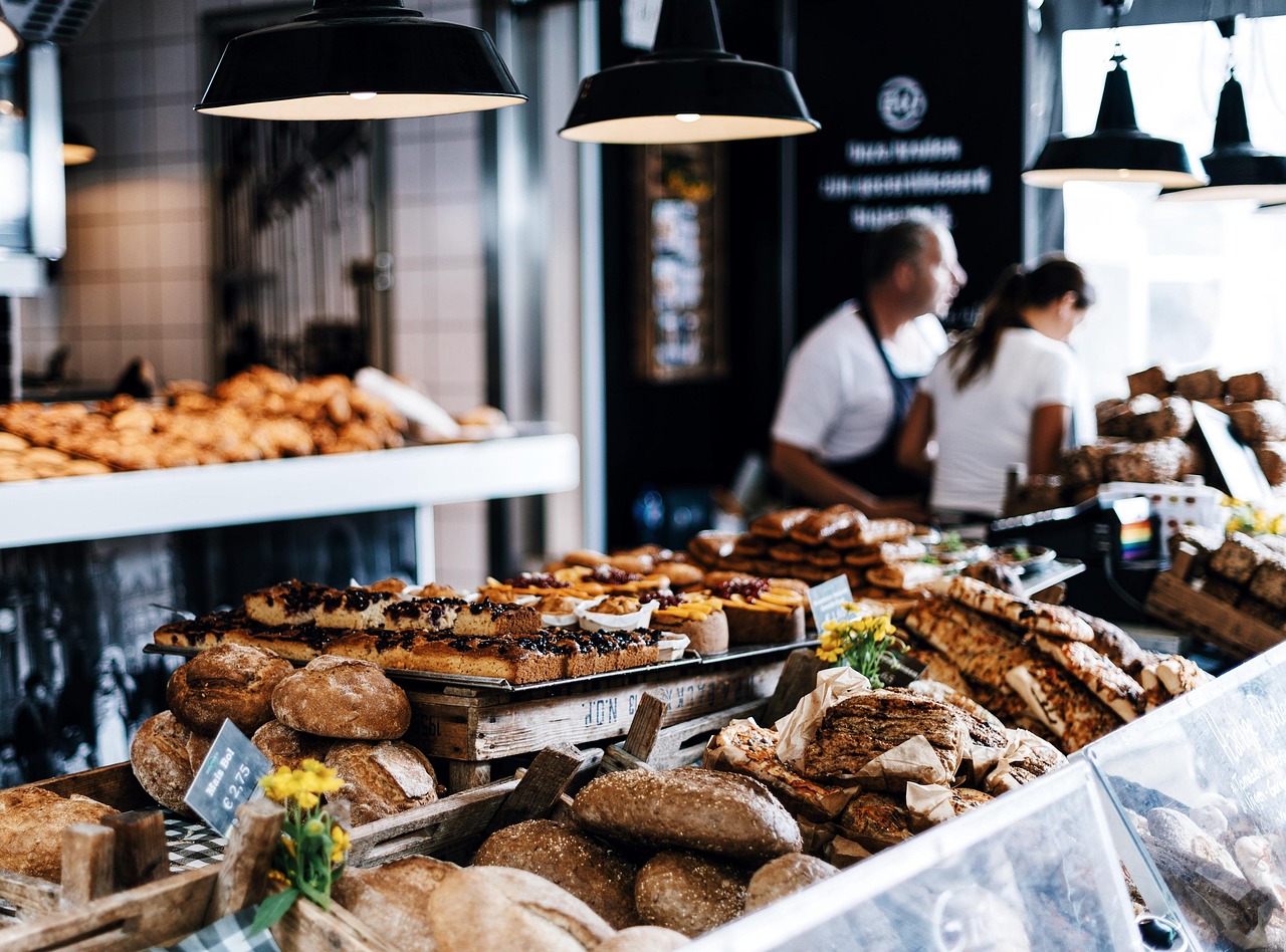 Le pain du quartier. | Pétri, façonné, cuit ici.